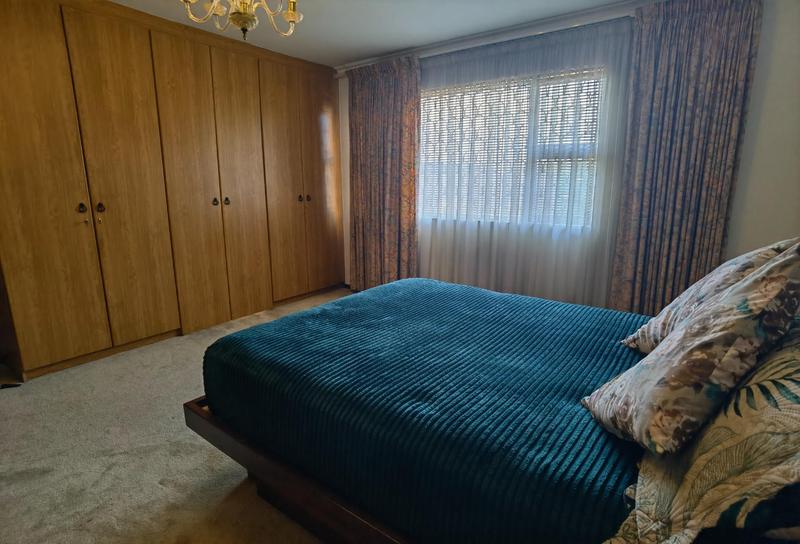 6 Bedroom Property for Sale in Cravenby Western Cape